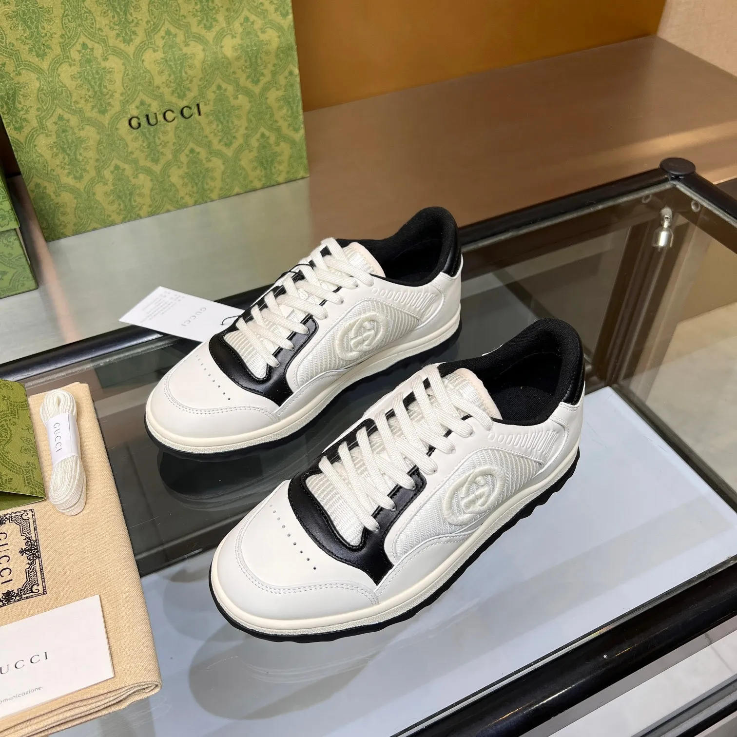 👟👟Ex-factory price 520👟👟 Top version, full styling effect, instant sales of the common practice of soft treading in the market, 💣💣💣Gucci2023 early spring Gucci G home latest hot style MAC80 sports shoes couple style casual retro distressed dirty shoes small dirty shoes small white shoes🌸🌸🌸 original purchase and development Production Gucci MAC80 new hot-selling series. The exquisite and compact interlocking double G logo romantically interprets the aesthetic concept of this series. Made of off-white leather, ▪️Material: original customized imported first-layer cowhide ▪️Inner lining: original customized imported breathable mesh ▪️Outsole: original molded two-color TPU outsole ▪️Sole thickness: 3CM ▪️Size: women's 35-40 / men's 39-45